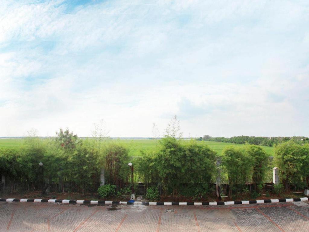 Horison Plaza Tegal Hotel Exterior photo