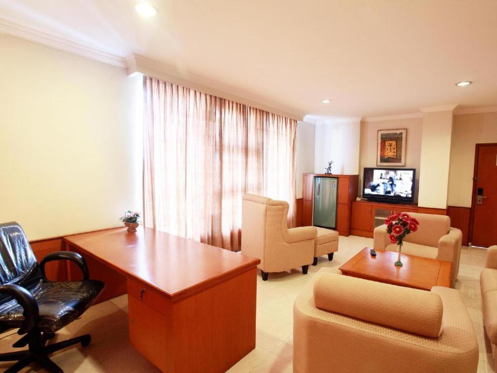 Horison Plaza Tegal Hotel Exterior photo