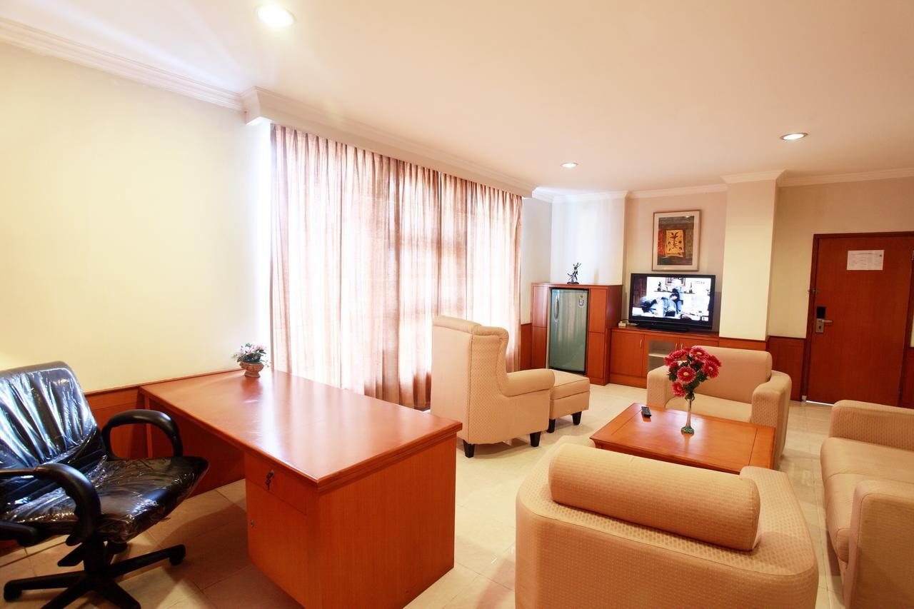 Horison Plaza Tegal Hotel Exterior photo